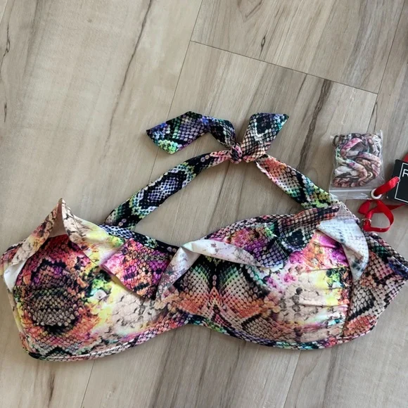 Red Carter NWT Bikini Top Colorful Snakeskin Rainbow Gradient Ruffle Strapless - Picture 1 of 3